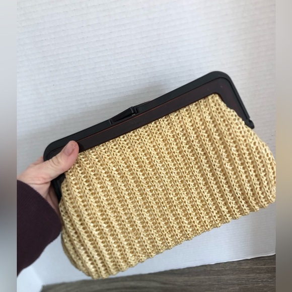 Vtg Tan Woven Clutch with Kiss Lock - Picture 2 of 11